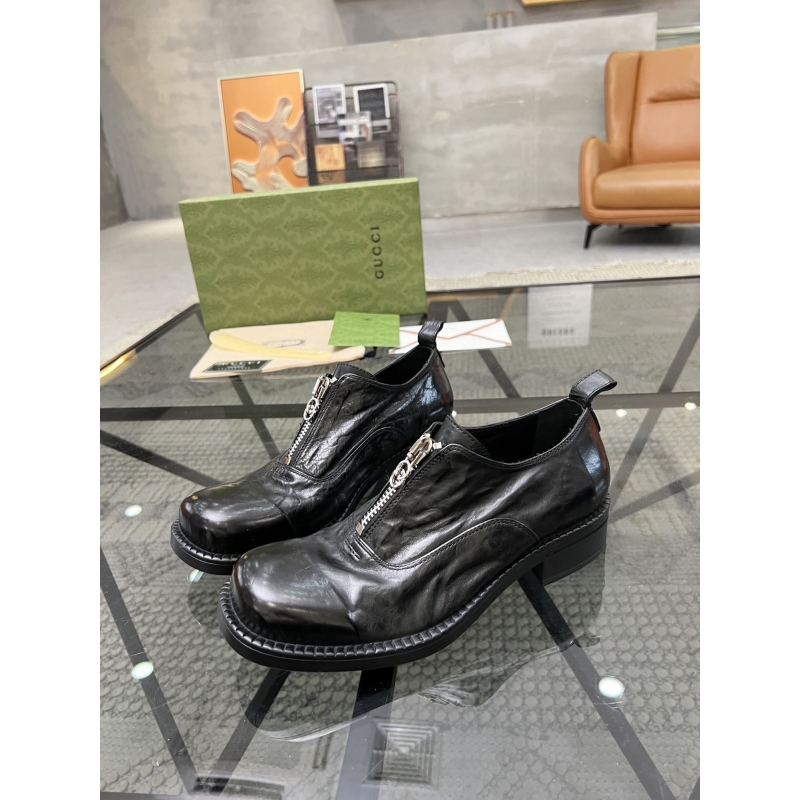 G*u*i leather shoes